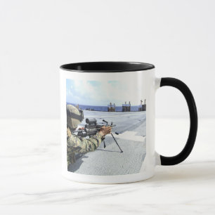 Mug Une marine des USA ajustant son arme