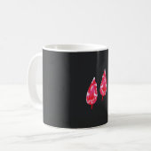 Mug une paire de feuilles rouges sur un arrière - plan (Devant gauche)