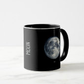 Mug Une peinture de la lune dans un espace (Devant droit)