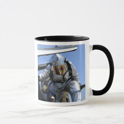 Mug Une perceuse secourue est effectuée sur le poste d (Droite)