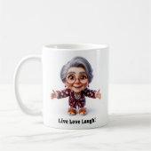 Mug Une personne âgée joyeuse dans un intérieur confor (Gauche)