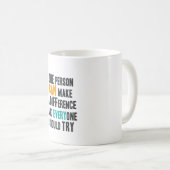 Mug Une personne peut faire une différence et chacun (Devant droit)