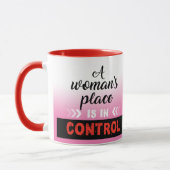 Mug Une place de femme, le café branché Mug. (Gauche)