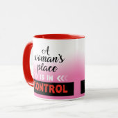 Mug Une place de femme, le café branché Mug. (Devant gauche)