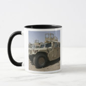 Mug Une rangée d'humvees de la politique militaire de  (Gauche)