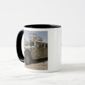 Mug Une rangée d'humvees de la politique militaire de  (Devant gauche)