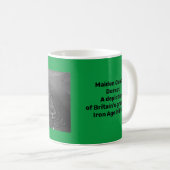 Mug Une représentation grossière du château de Maiden  (Devant droit)