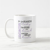 Mug Une sage-femme doit posséder…. (Gauche)