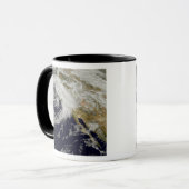 Mug Une série de fortes tempêtes avec des vents violen (Devant gauche)