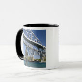Mug Une statue de Thomas Edison par l'artiste local Mi (Devant gauche)
