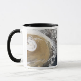 Mug Une tempête de poussière d'Asiatique croise le