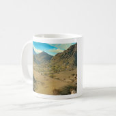 Mug Une vallée désertique sereine (Devant gauche)