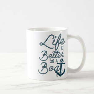Mug Une vie amusante est meilleure sur un bateau pour
