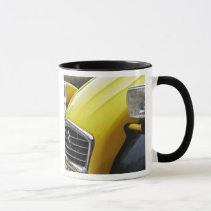 Mug Une vieille Citroen 2CV 2 CV noire et jaune, détai