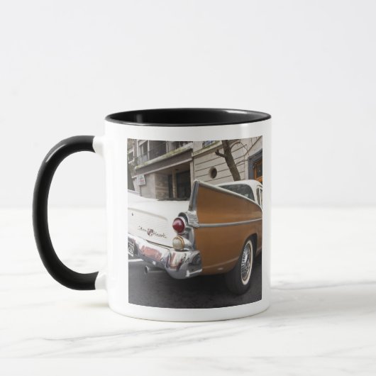 Mug Une voiture classique Studebaker Silver Hawk garée (Gauche)