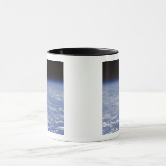 Mug Une vue oblique de l'atmosphère terrestre (Centre)