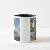 Mug Une vue Space Shuttle Atlantis sur Launch Pad 39A (Centre)