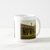 Mug Université de Corpus Christi, Cambridge, (Devant droit)