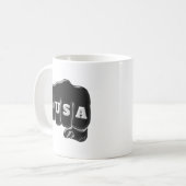 Mug USA Fist Bump avec le drapeau américain (Devant gauche)