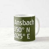 Mug USAG Ansbach Latitude Longitude (Devant droit)