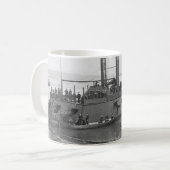 Mug USS Carondelet (Devant gauche)