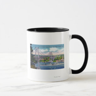 Mug USS Portland passe sous le pont St. John's