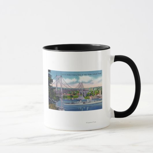 Mug USS Portland passe sous le pont St. John's (Droite)