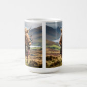 Mug Vache des Highlands écossaise sonnant de la cornem (Centre)