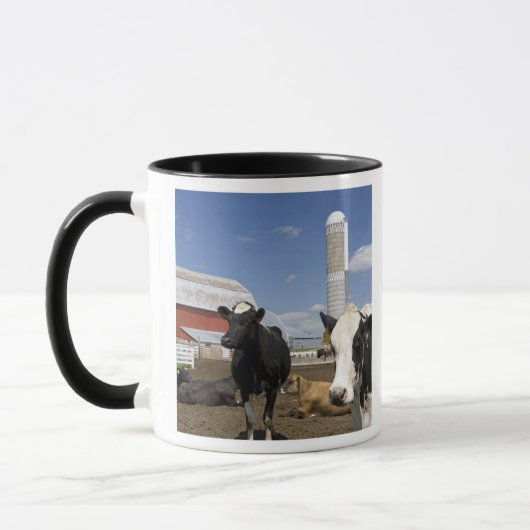 Mug Vaches devant une grange rouge et silo sur une fer (Gauche)