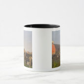 Mug Vaches laitières Holstein à l'extérieur d'une gran (Centre)