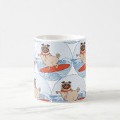 Mug Vague à cheval heureux chien de carlin sur la plan (Centre)