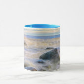Mug Vagues se brisant sur les rochers du rivage (Centre)