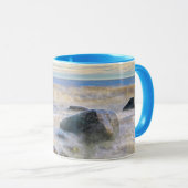 Mug Vagues se brisant sur les rochers du rivage (Devant droit)