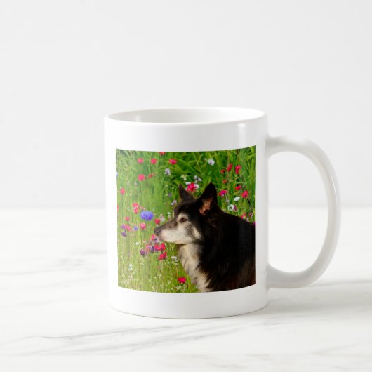 Mug Valentine Frontière Collie avec de belles fleurs (Droite)
