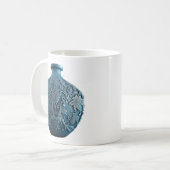 Mug Vase de porcelaine bleue gravée (Devant gauche)
