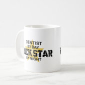 Mug Vedette du rock de dentiste par nuit (Devant gauche)