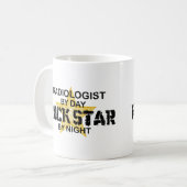 Mug Vedette du rock de radiologue par nuit (Devant gauche)