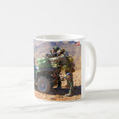 MUG VÉHICULES D'OPÉRATIONS SPÉCIALES AMÉRICAINES - MV8 (Devant droit)