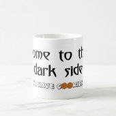 Mug Venez au côté en noir - nous prenons des biscuits (Centre)