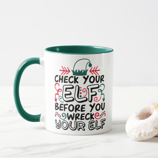 Mug Vérifiez votre elfe avant de vous débarrasser de v (Avec donut)
