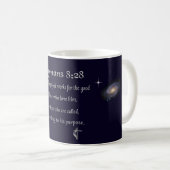 Mug verset biblique chrétien Romains 8:28 (Devant droit)