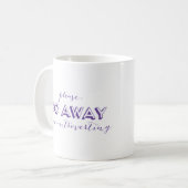 Mug Veuillez aller loin je suis introverting pourpre (Devant gauche)