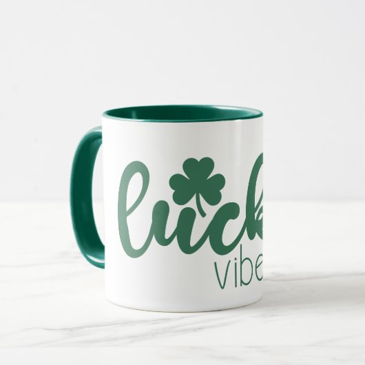 Mug Vibes Lucky de la Saint Patrick avec trèfle vert (Devant gauche)