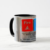 Mug Vieille boîte d'appel d'urgence (Devant gauche)