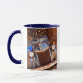 Mug Vieux camion rouillé à une ferme (Gauche)