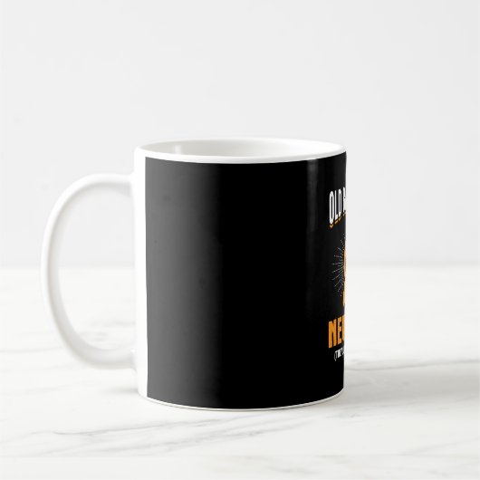 Mug Vieux Lecteurs De Basse Ne Meurent Jamais Baid Bas (Gauche)