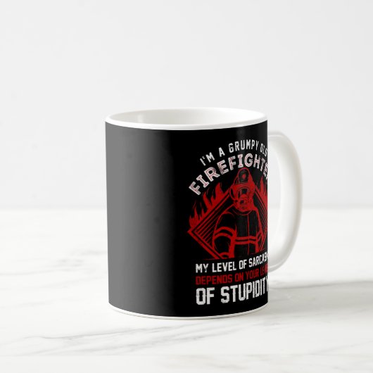 Mug Vieux Pompier Grumpy Mince Ligne Rouge (Devant droit)