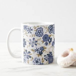 Mug Vignes illustrées de fleurs de vectoriels bleus