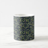 Mug Vignes vertes sereines et feuillues avec fleurs ro (Centre)