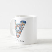 Mug Village d'hiver de Noël personnalisé Monogramme V (Devant gauche)